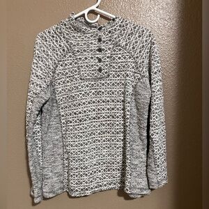 Women’s Crewneck Knit Pullover in Gray and White